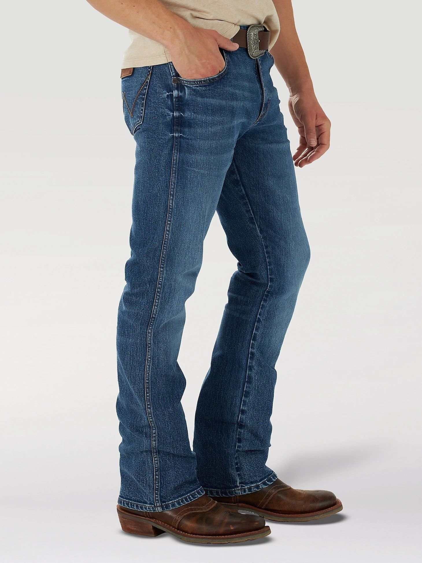 Men's Retro Slim Fit Bootcut Jean in Llano